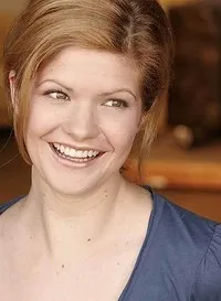 영화배우인 커스틴 로터스의 대표 이미지