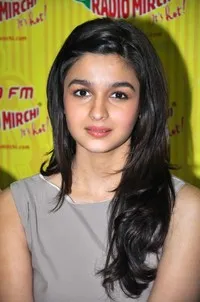 영화배우인 알리아 바트의 대표 이미지