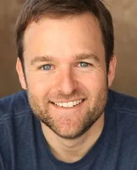 영화배우인 케빈 번트슨의 대표 이미지