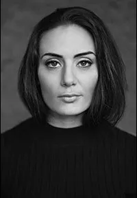 영화배우인 자라 피티안의 대표 이미지