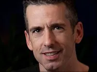 영화배우인 댄 새비지의 대표 이미지