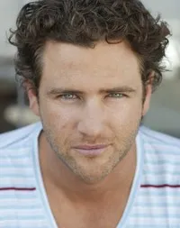 영화배우인 버나드 커리의 대표 이미지