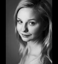 영화배우인 안나 오스트룀의 대표 이미지