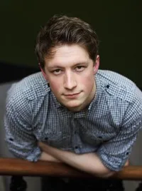 영화배우인 론 맥패디언의 대표 이미지