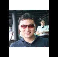 영화감독인 윤억근의 대표 이미지