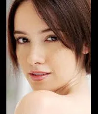 영화배우인 사라 말라쿨 레인의 대표 이미지