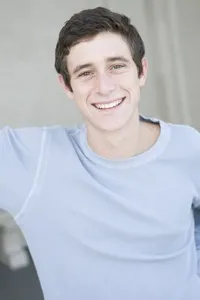 영화배우인 데이브 랜돌프-메이헴 데이비스의 대표 이미지