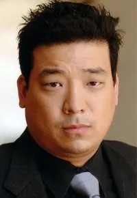 영화감독인 사이먼 인의 대표 이미지