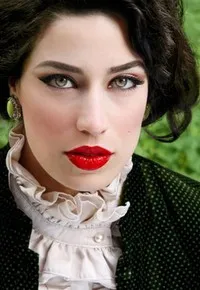 영화배우인 조이 카람의 대표 이미지