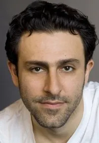 영화배우인 애래시 모크타의 대표 이미지