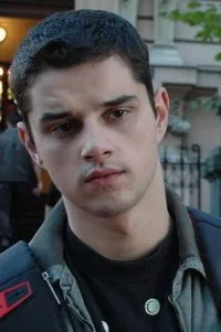 영화배우인 니콜라 라코체비치의 대표 이미지