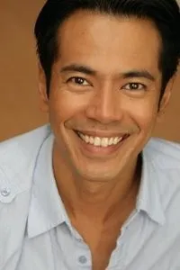 영화배우인 제이크 마카파갈의 대표 이미지