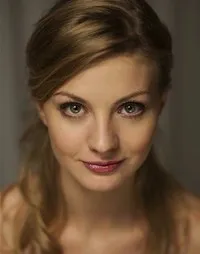 영화배우인 카시아 콜레체크의 대표 이미지