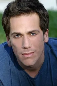 영화배우인 폴 위튼의 대표 이미지