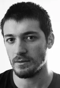 영화배우인 토르니케 고그리치아니의 대표 이미지