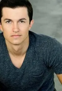 영화배우인 코디 워커의 대표 이미지