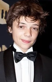 영화배우인 토마스 사이먼의 대표 이미지