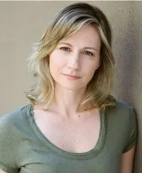 영화배우인 크리스티나 스타벅의 대표 이미지