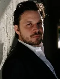 영화배우인 사샤 알렉산더 게르사크의 대표 이미지