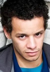 영화배우인 야신 파델의 대표 이미지