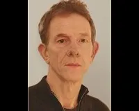영화감독인 이안 위블린의 대표 이미지