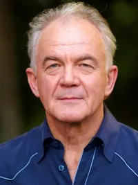 영화배우인 폴 엔훈의 대표 이미지