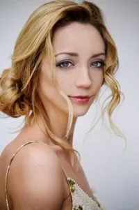 영화배우인 사라 스콧의 대표 이미지