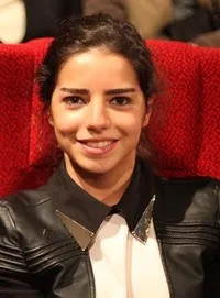 영화배우인 데니즈 하스귈러의 대표 이미지