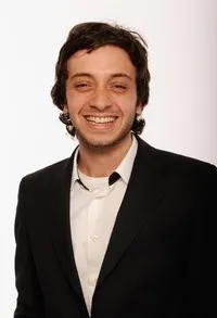 영화배우인 오누르 윈살의 대표 이미지