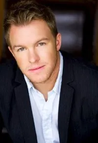 영화배우인 롭 맥길리브레이의 대표 이미지