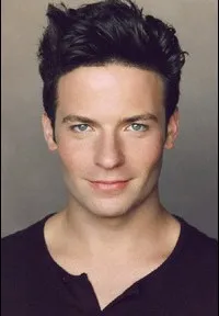 영화배우인 존 카를로의 대표 이미지