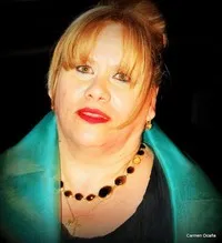 영화배우인 카르미나 바리오스의 대표 이미지