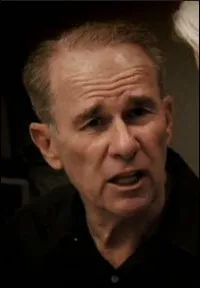 영화배우인 래리 스트라우스의 대표 이미지