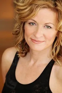 영화배우인 사라 콜로나의 대표 이미지