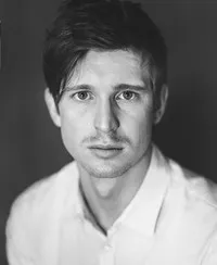 영화배우인 베드란 지볼리치의 대표 이미지