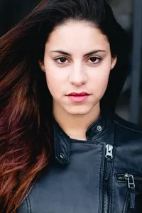 영화배우인 알밀라 바그리아치크의 대표 이미지