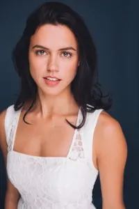 영화배우인 니나 키리의 대표 이미지