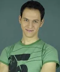 영화배우인 외네르 에르칸의 대표 이미지