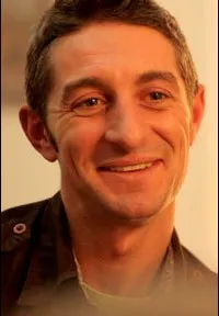 영화배우인 안토니오 모라의 대표 이미지