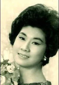 영화배우인 강홍의 대표 이미지