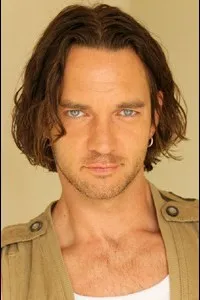 영화배우인 알렉스 벨의 대표 이미지