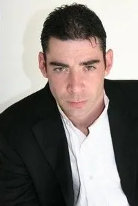 영화배우인 에디 맥기의 대표 이미지