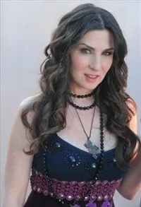 영화배우인 토리 런던의 대표 이미지