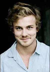 영화배우인 알브레히트 슈흐의 대표 이미지