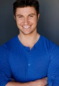 영화배우인 크리스 헤이즈의 대표 이미지