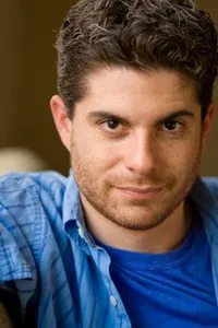 영화배우인 제시 매튜 번스타인의 대표 이미지