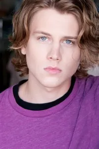 영화배우인 알렉스 색슨의 대표 이미지