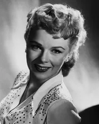 영화배우인 샐리 포레스트의 대표 이미지