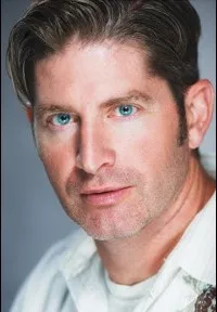 영화배우인 마크 웹의 대표 이미지