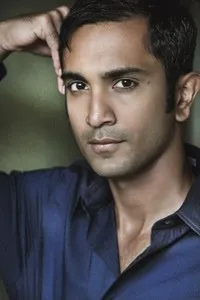 영화배우인 라브렌티 로페스의 대표 이미지